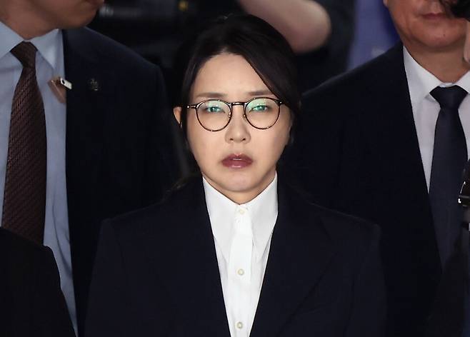 윤석열 전 대통령 부인 김건희 여사가 8월12일 구속 전 피의자 심문(영장실질심사)을 마친 뒤 서울 서초구 서울중앙지법을 나서고 있다. ⓒ 연합뉴스