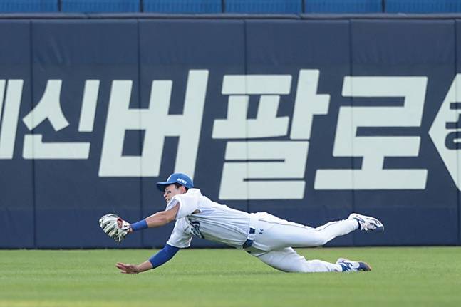 삼성 박승규의 다이빙 캐치 장면. /사진=삼성 라이온즈 제공