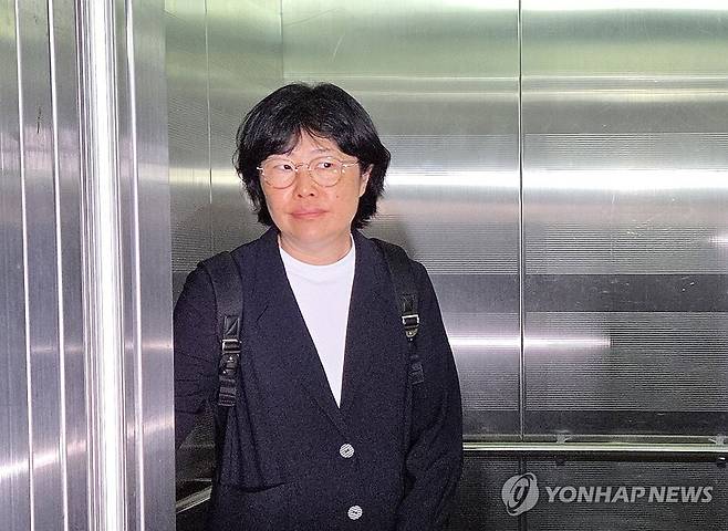 해병특검 출석하는 유재은 전 국방부 법무관리관 (서울=연합뉴스) 권지현 기자 = 채상병 순직 사건 수사 외압·은폐 의혹의 주요 인물 중 한 명인 유재은 전 국방부 법무관리관이 18일 피의자 신분으로 조사받기 위해 서울 서초구 이명현 순직해병특별검사팀 사무실에 출석하고 있다. 2025.8.18 fat@yna.co.kr