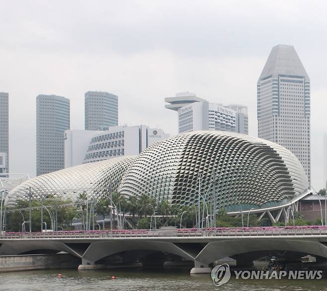 싱가포르 에스플러네이드 해변극장 [연합뉴스 자료사진]