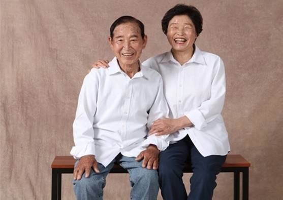 고 강용희 씨와 아내 이양순 씨 (전주=연합뉴스) 전북대병원은 여섯 번 암을 극복한 '불사조 할아버지' 강용희 씨(왼쪽)가 지난 17일 별세했다고 밝혔다. 오른쪽은 아내 이양순 씨. [전북대병원 제공. 재판매 및 DB 금지]