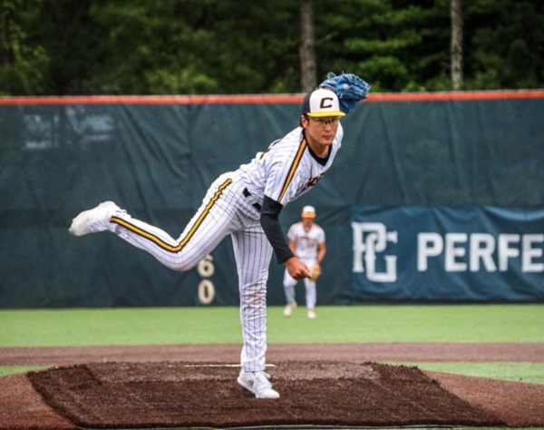 우완투수로 부상 전까지 153km 강속구를 던진 조재우(사진=조재우 SNS)