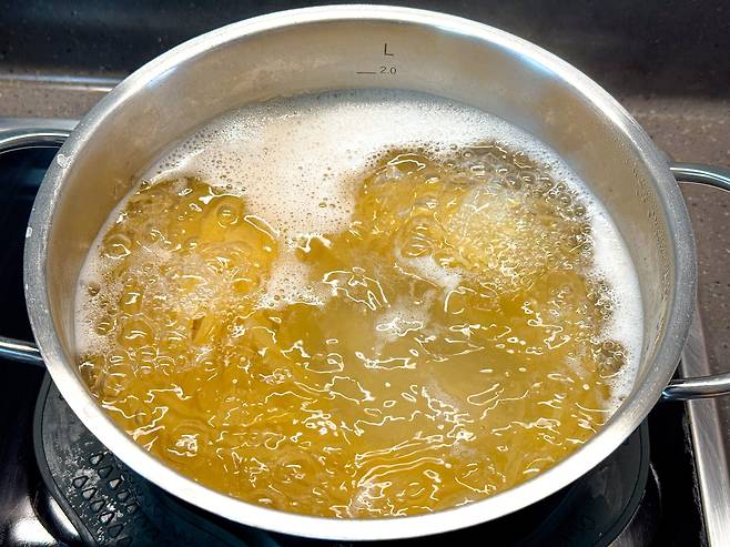 냄비_끓는_사진_jpg