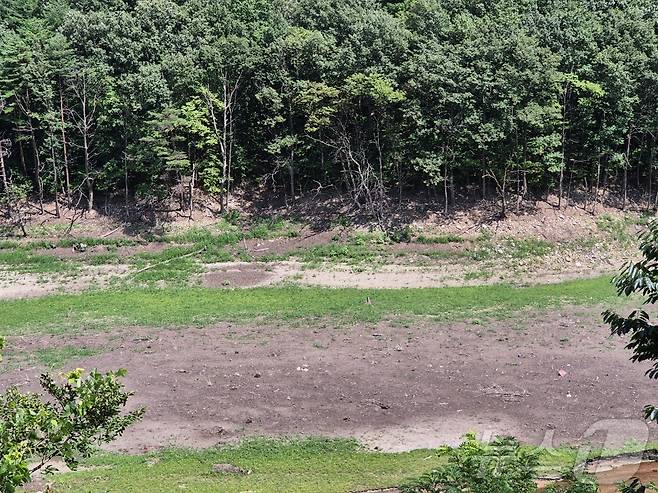 최근 심각한 가뭄을 겪고 있는 강원 강릉의 식수원인 성산면 오봉리 오봉저수지와 일대 하천의 바닥이 드러나 있다. (뉴스1 DB)ⓒ News1 윤왕근 기자