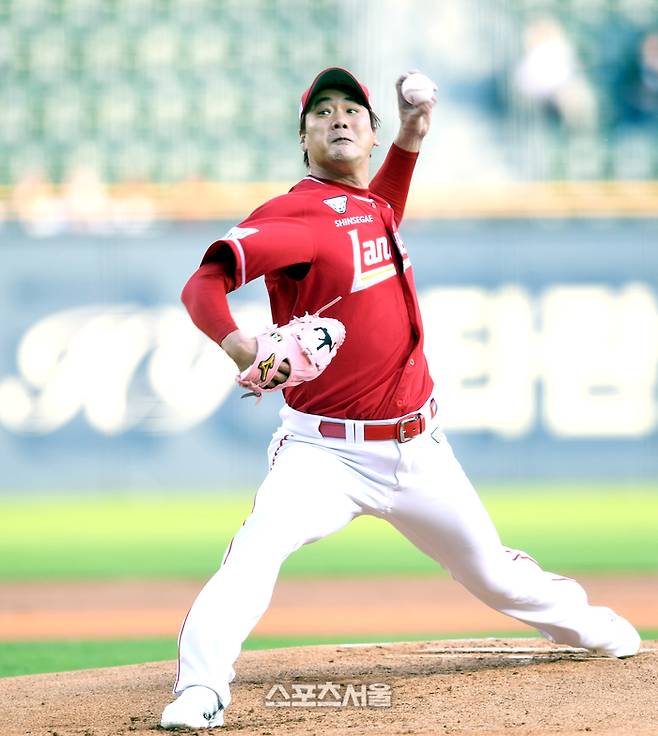 SSG 김광현이 22일 서울 잠실구장에서 열린 2024 KBO리그 두산과 경기에서 역투하고 있다. 잠실 | 최승섭 기자 thunder@sportsseoul.com