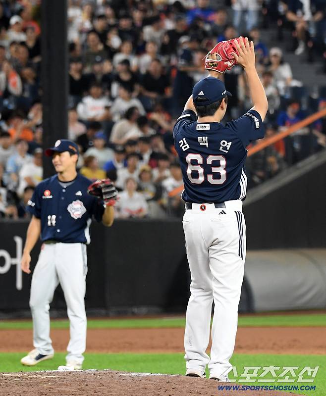 19일 대전 한화생명볼파크에서 열린 한화 이글스와 두산 베어스의 경기. 승리한 두산 김택연이 기뻐하고 있다. 대전=박재만 기자 pjm@sportschosun.com/2025.08.19/
