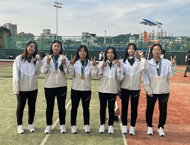 옥천군청 여자 소프트테니스부 선수. 옥천군 제공