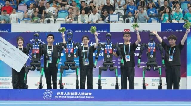 중국 유니트리는 이번 로봇 올림픽에서 1천500m, 400m, 100m, 4x100m 계주 등 4개 종목에서 금메달을 획득했다. (사진=유니트리 공식 엑스)