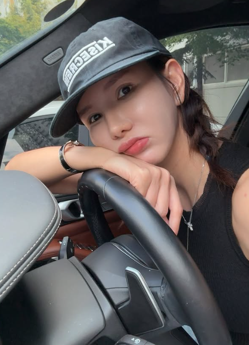 정아, 힙하게 또 소탈하게 “시장가는 날” (사진 출처 : 정아 SNS)