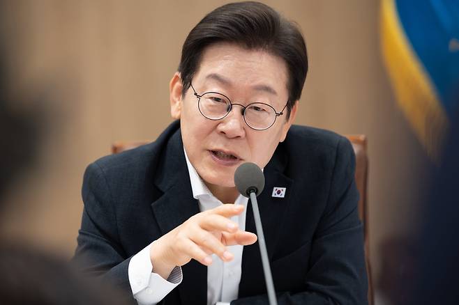 이재명 대통령이 13일 서울 용산 대통령실 청사에서 열린 나라재정 절약 간담회에서 발언을 하고 있다. /대통령실 제공
