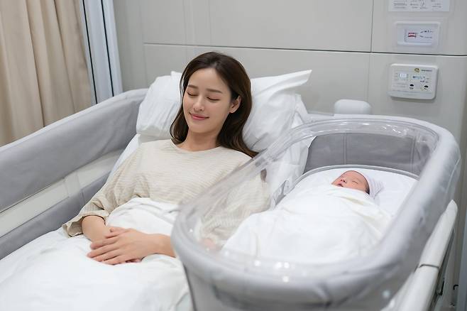 산후조리원에 매일오는 시어머니가 남편만 챙긴다는 사연이 전해졌다. 기사와 상관없는 이미지. 게티이미지뱅크