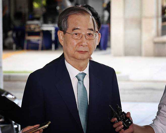 한덕수 전 국무총리가 19일 오전 12·3 비상계엄 사태에 가담·방조한 혐의로 피의자 조사를 받기 위해 서초동 서울고등검찰청에 마련된 내란특별검사팀 사무실에 출석하고 있다. 2025.8.19/뉴스1