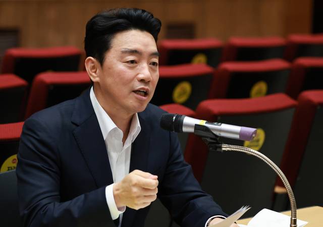 기자간담회에서 발언하는 강훈식 대통령비서실장. 연합뉴스