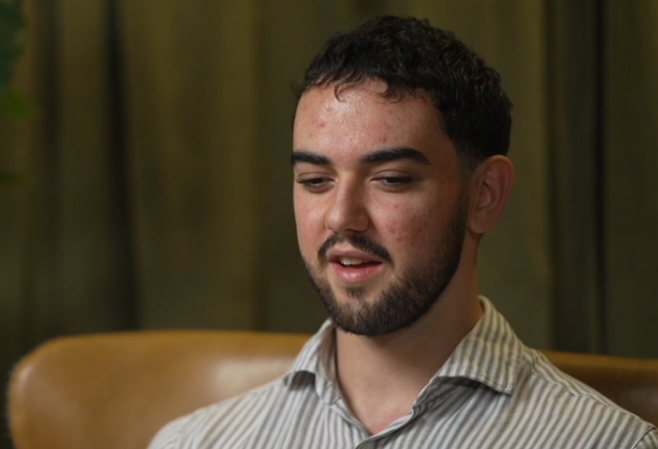 지난해 11월 라오스 방비엥에서 발생한 메탄올 중독 사망 사건의 생존자 칼럼 맥도널드. 메탄올로 인해 실명됐지만, 치료를 통해 일부 시력을 되찾았다. 사진=BBC 방송 캡처