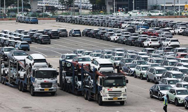 7일 경기 평택시 평택항에 수출용 자동차가 세워져 있는 모습. 연합뉴스