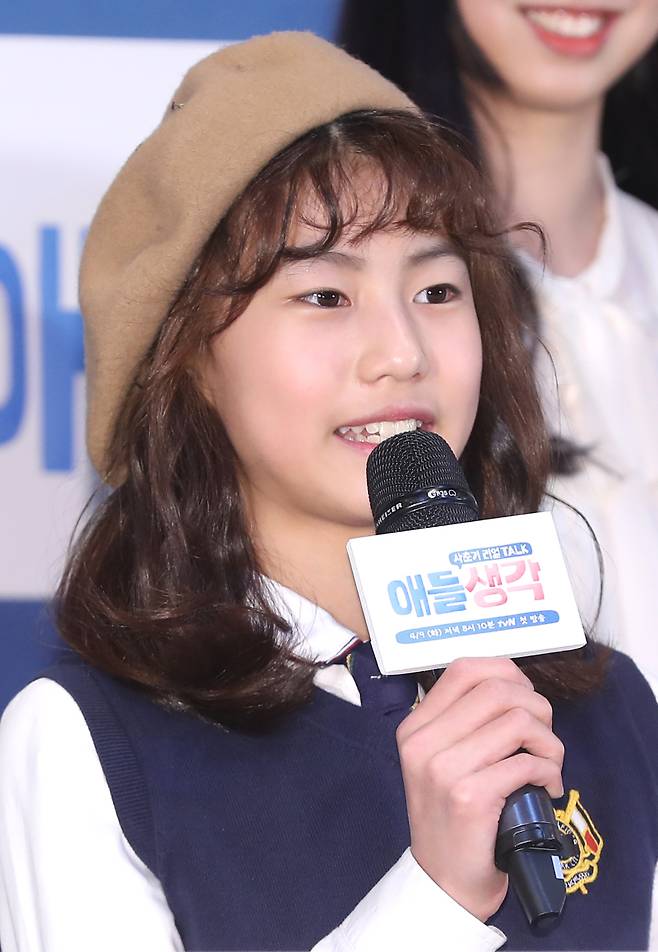 "방송인 송지아가 9일 오후 서울 마포구 상암동 CJ E&M센터에서 진행된 tvN 새 예능프로그램 '사춘기 리얼 TALK-애들생각' 제작발표회에 참석해 소감을 말하고 있다. 예능 ‘사춘기 리얼 TALK-애들생각'은 10대들의 속마음을 들여다보는 유쾌한 예능 프로그램이다. 박세완 기자 / 2019.04.09/"
