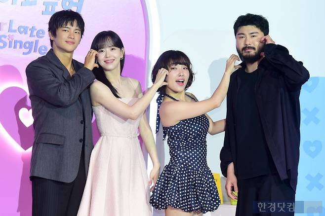 카카오엔터테인먼트가 제작한 넷플릭스 '모태솔로지만 연애는 하고 싶어'/사진=변성현 한경닷컴 기자 byun84@hankyung.com