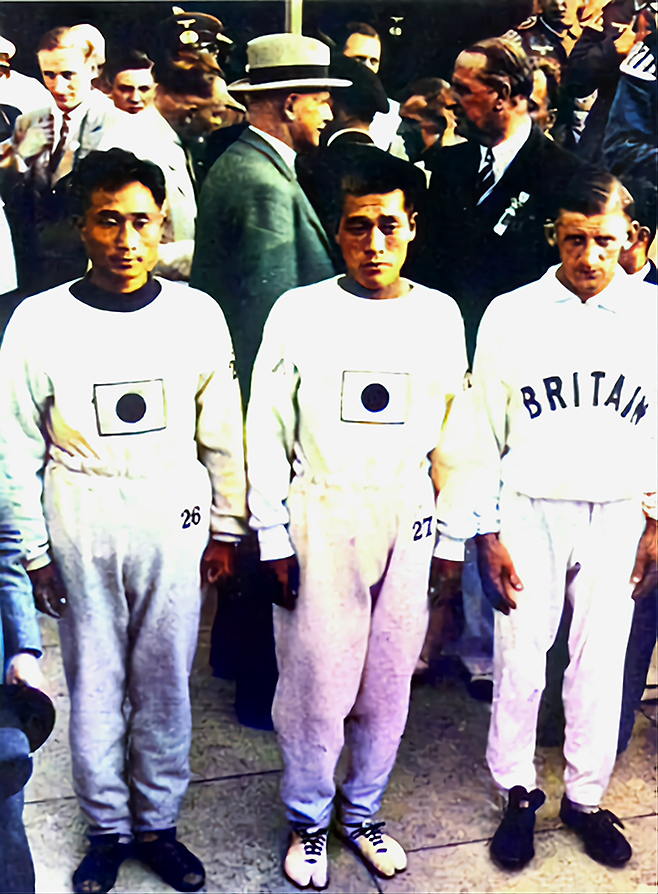 1936년 제11회 독일 베를린하계올림픽 마라톤 동메달리스트 남승룡, 금메달리스트 손기정, 은메달리스트 어니스트 하퍼. 사진=2003년 문화관광부 보도자료