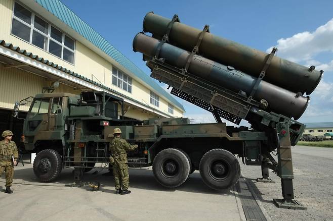 (에니와 AFP=뉴스1 2017년 9월 8일 홋카이도 기지에 있는 일본 육상 자위대 제1포병여단의 트럭 장착형 대함 미사일 시스템(SSM-1). 2017.9.8 /AFPBBNews=뉴스1