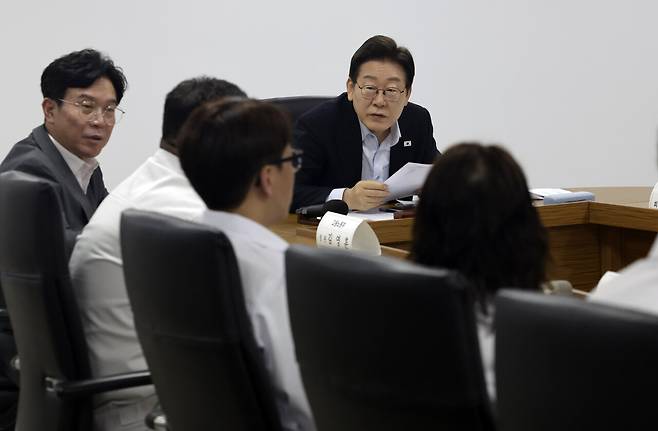 7월25일 경기 시흥시 SPC삼립 시화공장을 찾은 이재명 대통령과 김영훈 고용노동부 장관. ⓒ대통령실통신사진기자단