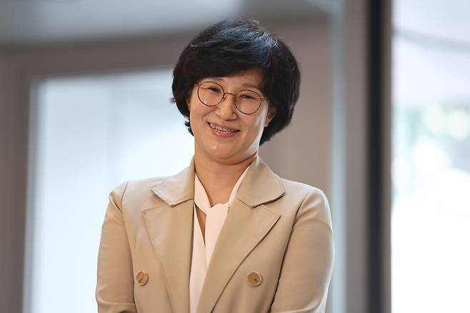 원민경&nbsp;여성가족부 장관 후보자가 8월18일 인사청문 준비 사무실이 마련된 서울 한국청소년활동진흥원으로 출근하며 소감을 밝히고 있다. ⓒ연합뉴스