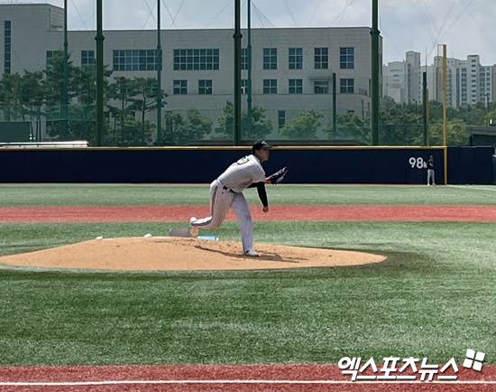 연천 미라클 선성권이 18일 2026 KBO 신인드래프트 트라이아웃 투수 테스트에서 공을 던지고 있다. 엑스포츠뉴스 고양, 김유민 기자