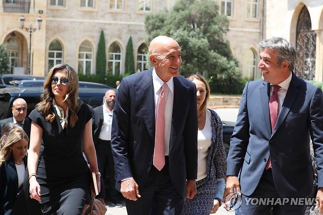 18일(현지시간) 레바논 방문한 톰 배럭 美특사 [EPA 연합뉴스 자료사진. 재판매 및 DB 금지]