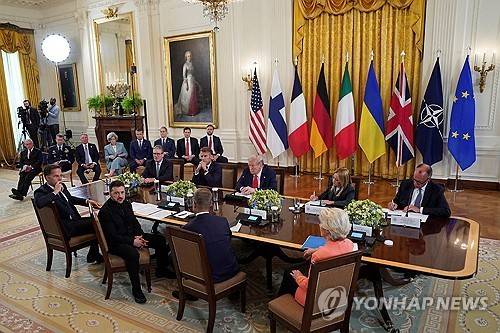 18일 백악관에서 모인 미국·우크라·유럽 주요 정상들 [로이터 연합뉴스 자료사진. 재판매 및 DB 금지]