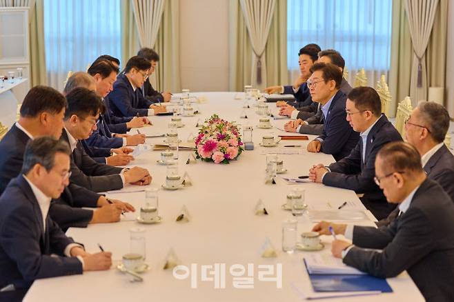 이재명 대통령이 19일 서울 용산 대통령실 청사에서 열린 미일 순방 동행 경제단체 및 기업인 간담회에서 발언하고 있다.(사진=뉴스1)