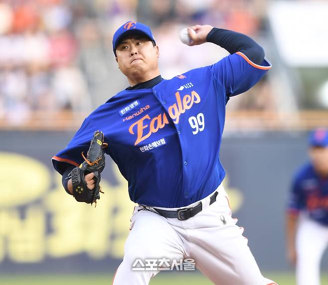 한화 선발투수 류현진이 8일 서울 잠실구장에서 열린 2025 KBO리그 LG와 경기에서 역투하고 있다. 잠실 | 최승섭기자 thunder@sportsseoul.com