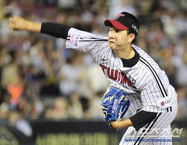 20일 잠실구장에서 열린 LG와 롯데의 경기. 투구하는 LG 유영찬. 잠실=송정헌 기자songs@sportschosun.com/2025.08.20/
