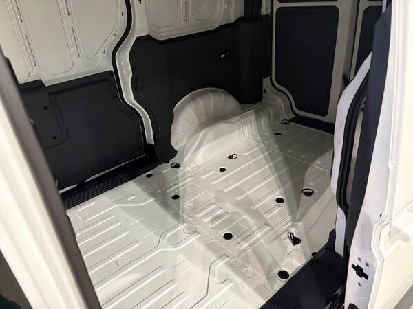 PV5 카고는 사용 목적에 따라 다양하게 꾸밀 수 있는 구조를 갖추고 있다.(오토헤럴드 김흥식 기자)