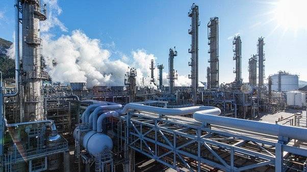 국내 석유화학기업들이 나프타분해시설 270~370만톤을 줄이는 사업재편 계획을 연말까지 마련하기로 20일 합의했다. 사진은 여천NCC 제2사업장 전경. 뉴스1