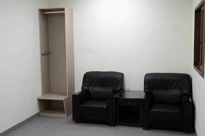 최근 신설된 수원FC 원정팀 감독실 모습. 사진=수원FC