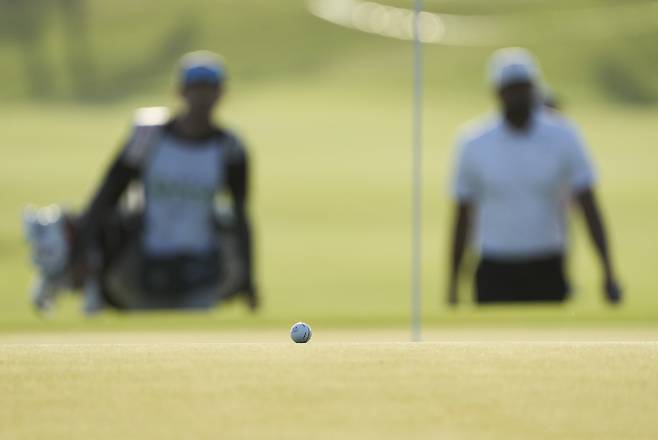 <yonhap photo-1602=""> The ball of Tony Finau, of the United States, sits on the 10th putting green, during the Mexico Open golf tournament's second round in Puerto Vallarta, Mexico, Friday, April 28, 2023. (AP Photo/Moises Castillo)/2023-04-29 09:09:38/ <저작권자 ⓒ 1980-2023 ㈜연합뉴스. 무단 전재 재배포 금지.></yonhap>