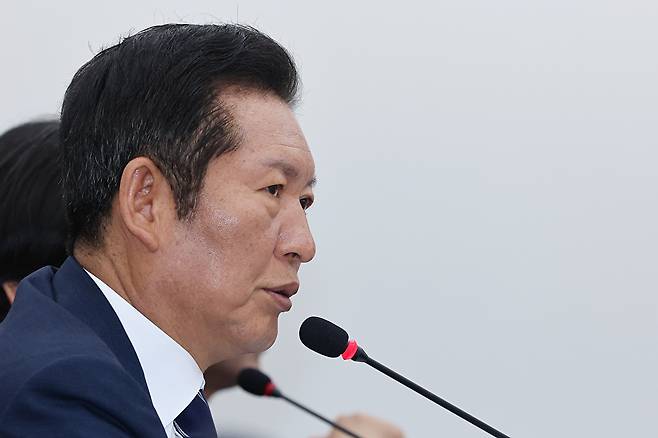 더불어민주당 정청래 대표가 20일 아시아태평양경제협력체(APEC) 정상회의가 열리는 경북 경주시 경주화백컨벤션센터(HICO)에서 열린 경북 현장 최고위원회에서 발언하고 있다. 2025.8.20 [사진=연합뉴스]