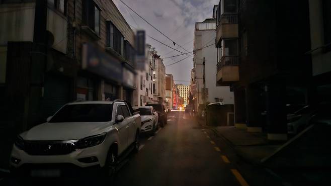 지난 3일 밤 정전이 발생한 제주시 이도2동의 한 도로