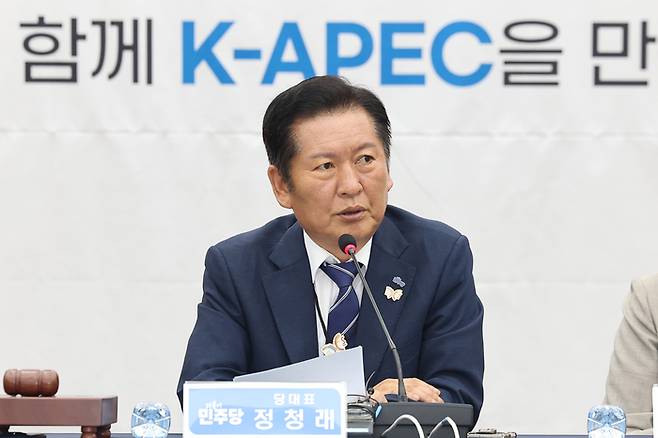 정청래 더불어민주당 대표가 20일 아시아태평양경제협력체(APEC) 정상회의가 열리는 경북 경주시 경주화백컨벤션센터(HICO)에서 열린 경북 현장 최고위원회에서 발언하고 있다. [연합뉴스]