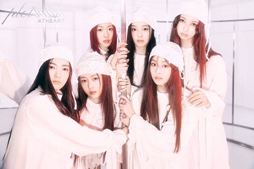 걸그룹 앳하트(AtHeart)가 8월 데뷔 걸그룹 대박 기운을 이어받는다.