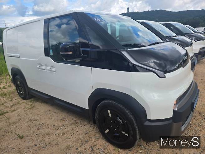 PV5 카고 모델은 화물 운송에 초점을 맞춰 2열 시트 대신 카고룸이 마련돼 있다. /사진=김이재 기자