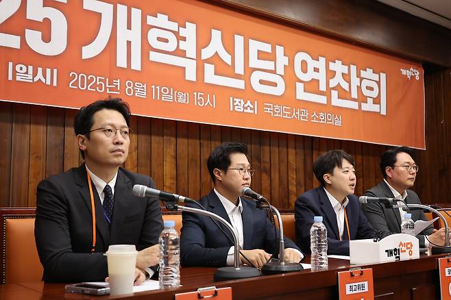 지난 11일 서울 여의도 국회도서관에서 열린 개혁신당 3기 지도부 언론인 연찬회에서 이준석 대표가 발언하고 있다. [연합]