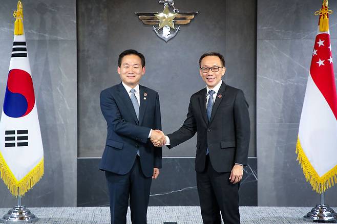 이두희 국방부 차관이 20일 오후 국방부에서 찬 헹 키 싱가포르 국방차관과 만난 모습. (사진=국방일보 제공) 2025.08.20. *재판매 및 DB 금지