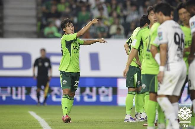 [서울=뉴시스]전북과 강원의 코리아컵 준결승 1차전. (사진=대한축구협회 제공)