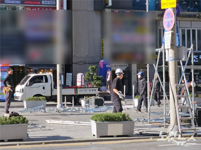 지난해 제11회 해운대빛축제 개막 당시 구남로에서 보완 공사가 진행된 모습. 김혜민 기자