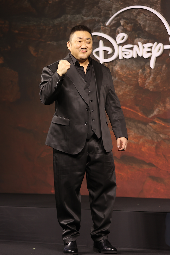 배우 마동석이 20일 서울 중구 앰배서더 서울 풀만 호텔에서 열린 KBS2 토일 미니시리즈 ‘트웰브’ 제작발표회에서 포즈를 취하고 있다. 사진 연합뉴스