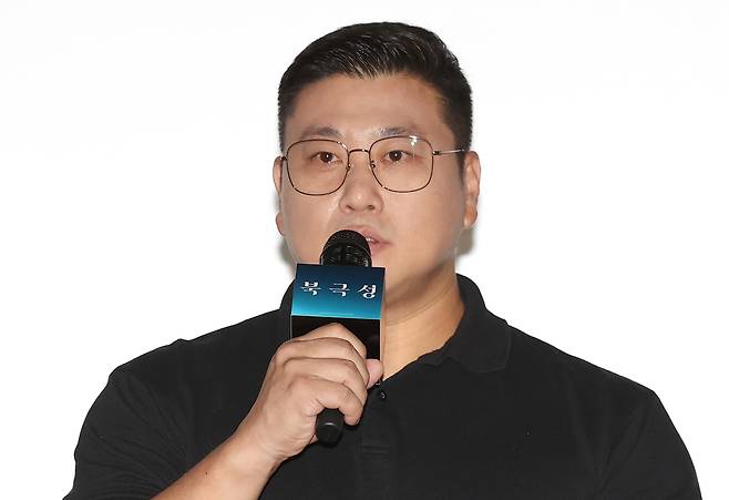 20일 서울 CGV 용산아이파크몰점에서 열린 디즈니플러스 시리즈 ‘북극성’ 크리에이터스토크에서 허명행 감독이 인사말을 하고 있다. 2025.8.20 . 연합뉴스