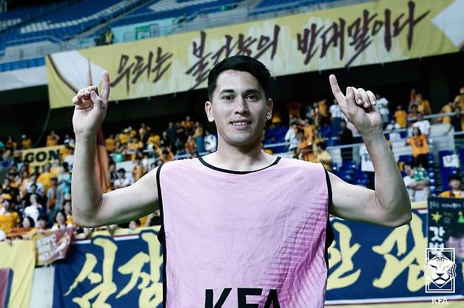 ▲ At the Gwangju World Cup Stadium on the 20th, Gwangju FC and Bucheon FC's 2025 Hana Bank Korea Cup semi -finals were held. The only gust of Bucheon, which was the only member of the K -League 2, was significant, but Gwangju, which showed competitive edge in the K -League 1, was definitely superior. Gwangju won the first game with 2-0 and defeated the baseline for the finals. Ⓒ Korean Football Association
