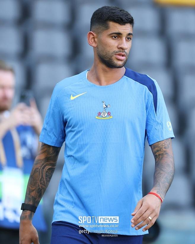 ▲ 로메로는 “토트넘에서 5번째 시즌을 맞게 됐다. 이 훌륭한 클럽의 주장을 맡게 돼 영광”이라며 “4년 전 이곳에 올 때, 내 꿈은 클럽 역사에 내 이름을 남기고 트로피를 들어 올리는 것이었다. 그 꿈을 이뤘고, 이제 새로운 여정이 시작된다"고 소감을 밝혔다.