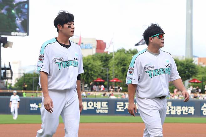 KIA 타이거즈 이창진(오른쪽)과 오선우. /사진=KIA 타이거즈 제공