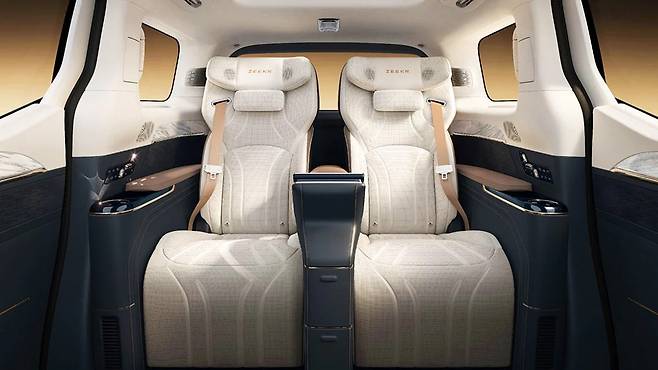 지커 009 그랜드 컬렉터 에디션 실내